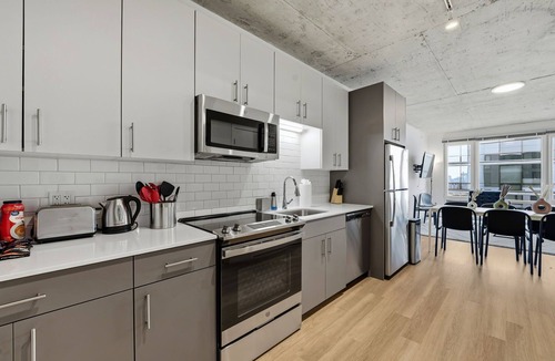 River North House | Envitae Hotel, 4BR Modern Sleek Apartment