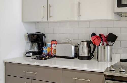River North House | Envitae Hotel, 4BR Modern Sleek Apartment