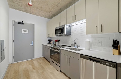 River North House | Envitae Hotel, 4BR Modern Sleek Apartment