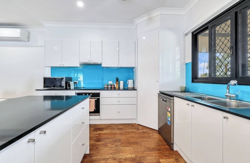 Rosebery House | Epic Elevated Escape 5 Bedrooms Saltwater Pool