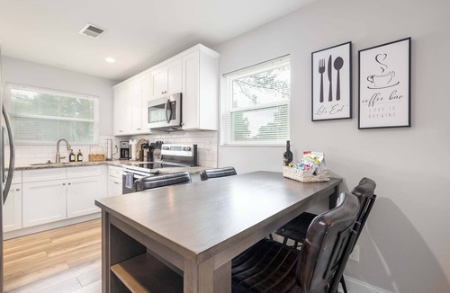 Sharonbrook House | Epic Family Retreat - Sleeps 14!