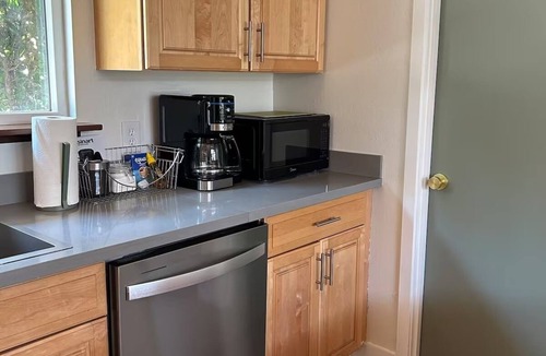 Myers Flat House | Epic Group Getaway, Sleeps 16+ on Eel River & Avenue of the Giants