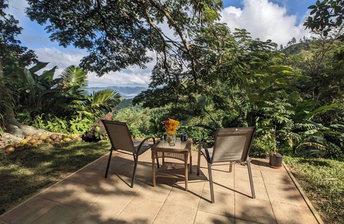 Vivi Abajo Cottage | Epic Mountaintop Jungle Cottage Adventure