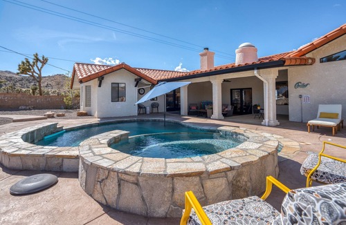 Yucca Valley House | Epic Pool/spa! 12 Joshua Trees 3 King beds/1 Queen Hiking covered Patio