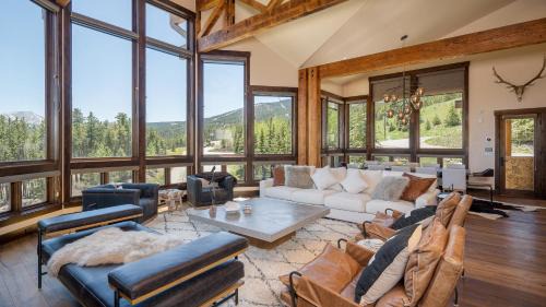 Timber Trail House | Epic Retreat