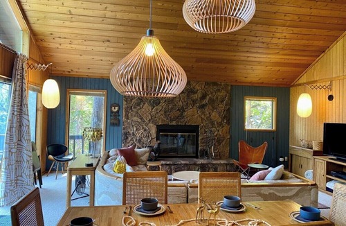 Mi-Wuk Village Ski Chalet | Epic stargazing at the Treehouse Chalet