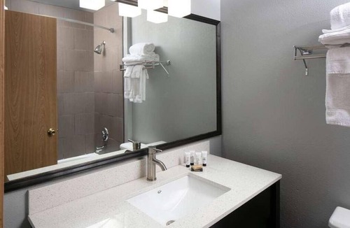 Sequim Hotel | Epic Vacay! King Unit, Breakfast, Spa & Wellness Center, Close to Attractions