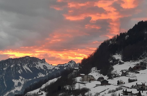 Amden Apartment | Epic view and sun sets from spacious 4 bedroom apartment. Large families +groups
