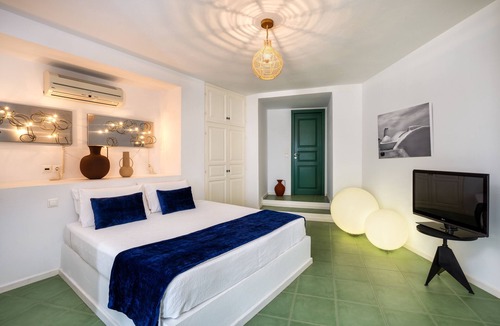Akrotiri Hotel | Epic View Suites