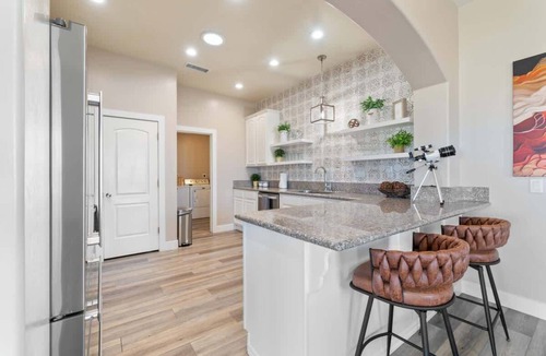 Greenehaven House | Epic Views | 3BR Overlook w/Hot Tub & Games
