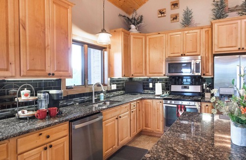 Winter Park Highlands House | Epic Views! Luxe Cabin near RMNP, Trails & Fishing, and #1 Ski Resort in US