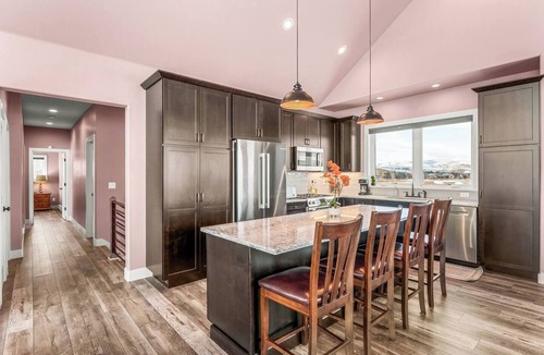 Grand Elk Ranch House | Epic Views, Luxury Retreat, Hot tub, Family + Pets