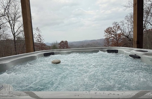 Ranger Cabin | Epic Views! New & Modern Cabin Hot Tub Spacious/Clean!