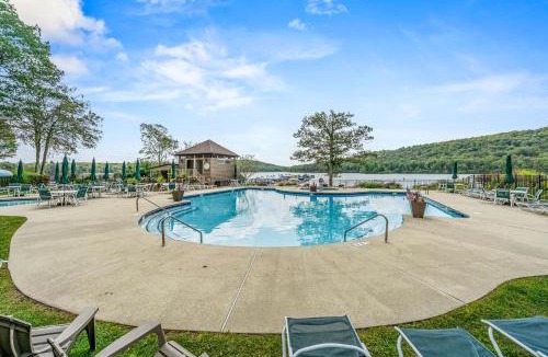 Lake Harmony House | Epic Views & Pool Access! Gem on Big Boulder Lake