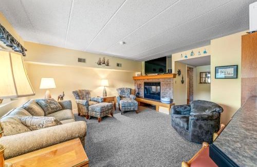 Lake Harmony House | Epic Views & Pool Access! Gem on Big Boulder Lake