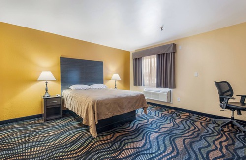 Rockford Hotel | Equality Inn