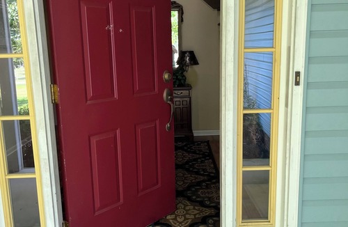 Chardon Apartment | Equestrian facility .Cozy apartment in nice Chardon with AC, fitness room, WiFi
