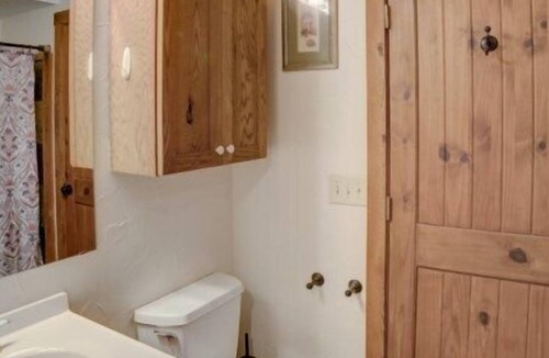 Rutherfordton Cabin | Equestrian Log Cabin. Beautiful interior and pet friendly!