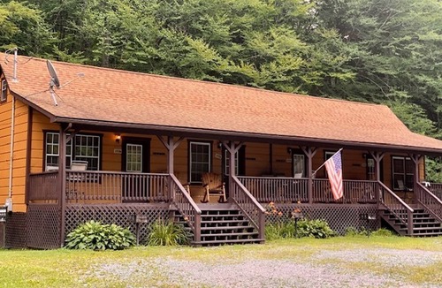 Mingo House | Equipped Cabin Studio with Private Bath and Front Porch in West Virginia