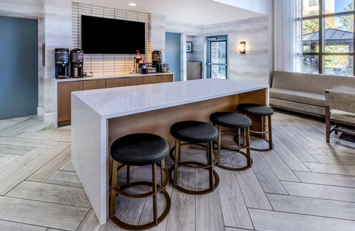 Glendale Condo | Equipped King Suite | Complimentary Breakfast, Outdoor Pool + Shared Hot Tub
