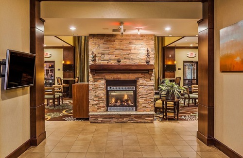 Bismarck Condo | Equipped King Suite Near Downtown | Free Daily Breakfast + Indoor Pool