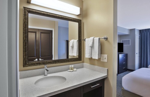 Benton Harbor Condo | Equipped Studio | Free Daily Breakfast, Indoor Pool + Fitness Center