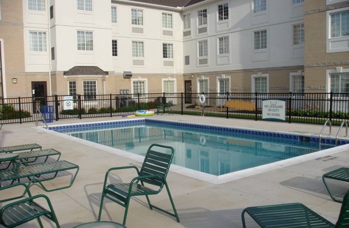 Mayfield Heights Condo | Equipped Suite | 24-Hour Business Center, Fitness Center + Free Daily Breakfast