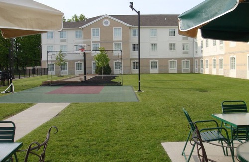 Mayfield Heights Condo | Equipped Suite | 24-Hour Business Center, Fitness Center + Free Daily Breakfast