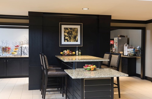 Oakbrook Terrace Condo | Equipped Suite Near the Heart of Chicago | Complimentary Breakfast