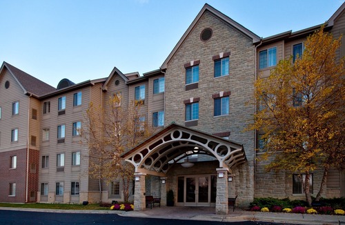 Oakbrook Terrace Condo | Equipped Suite Near the Heart of Chicago | Complimentary Breakfast