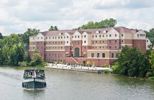 Rochester Apartment | Equipped Suite with a Stunning Genesee River View Near the University of Rochester