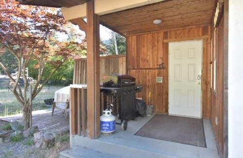 Boston Bar Cabin | Equus Acres