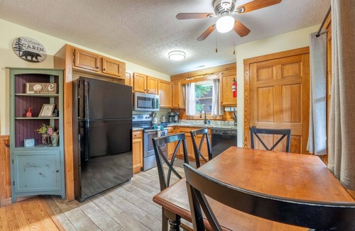 Pigeon Forge Cabin | ER24 - Honeysuckle Holler | Great Location.Close to town