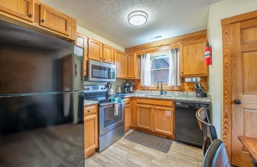 Pigeon Forge Cabin | ER24 - Honeysuckle Holler | Great Location.Close to town