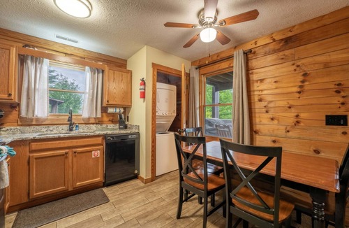 Pigeon Forge Cabin | ER24 - Honeysuckle Holler | Great Location.Close to town