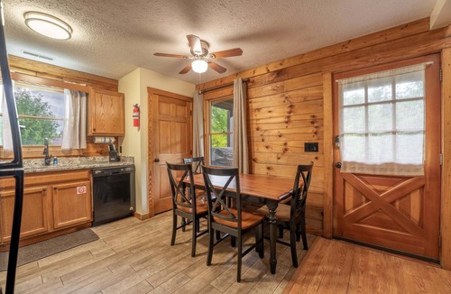 Pigeon Forge Cabin | ER24 - Honeysuckle Holler | Great Location.Close to town