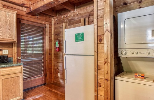 Pigeon Forge Cabin | ER5 - Log Heaven - Great location! Close to all the action!