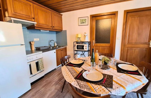 Beblenheim Apartment | Erable – Large Holiday Cottage – Terrace & Parking | Near Colmar and Kaysersberg