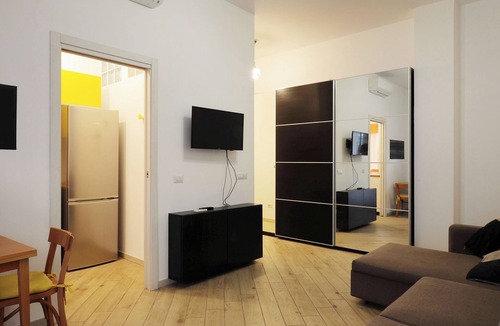 Giambellino Apartment | Eri-kasa | Elegant studio apartment with balcony and wi-fi