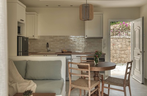 Akrotiri House | Erietta Aparthotel