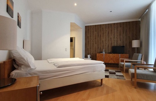 Neukoelln Hotel | Erlanger Hof