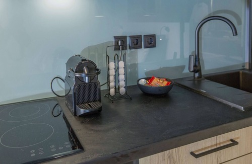 Monastiraki Apartment | Ermou w Jacuzzi Acropolis View Monastiraki