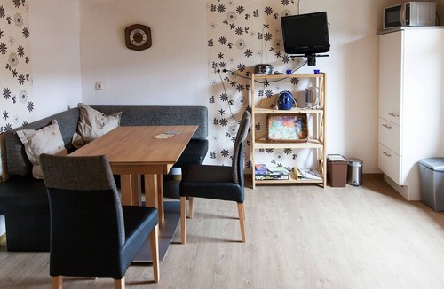 Ernst Apartment | Ernst Lakeside Escape
