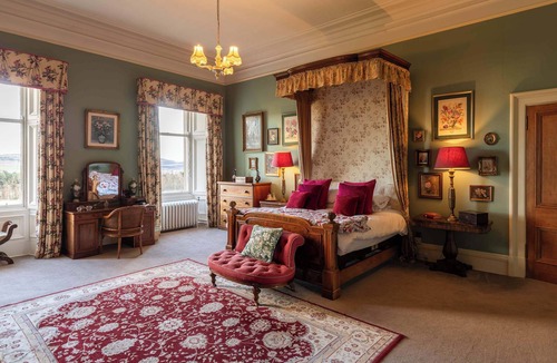 Errol House | Errol Park - Grand Stately Home & Views, Sleeps 20!