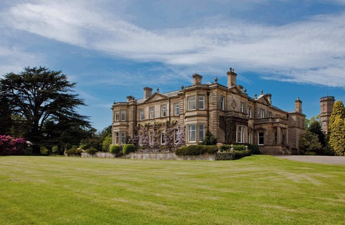 Errol House | Errol Park - Grand Stately Home & Views, Sleeps 20!