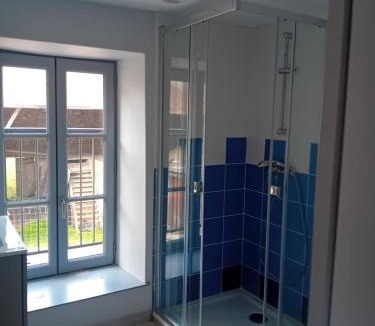 Saint-Brisson Hotel | ESCALE MORVANDELLE chambre 4 lits 2 salles de bain