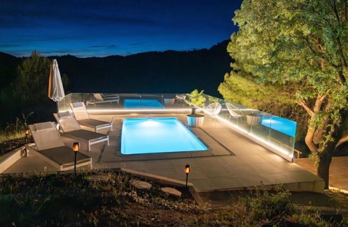 Archidona House | Escapada premium con jacuzzi y piscina climatizada