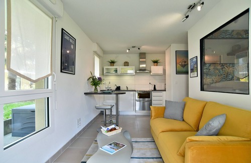 Dinan Apartment | Escapade à Dinan - Appartement avec jardin et parking privé