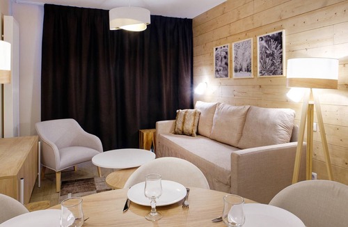Huez Condo | Escapade de ski au Alpes | spa, piscine + gym!