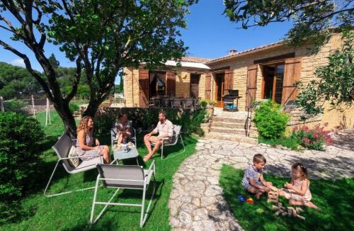 Caumont-sur-Durance Villa | Escapade entre amis en Provence, 4 ch clim, terrasse, jardin, plancha, cheminée, proche Avignon